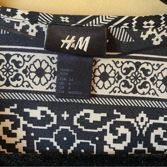 H&M Black and Cream Boho Balloon Sleeve Dress Size 4 - Picture 4 of 9